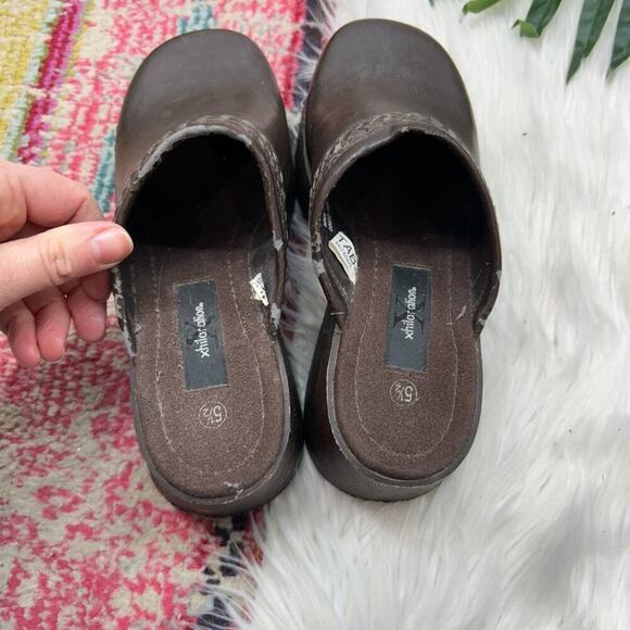 Vintage Y2K 2000s Xhilaration Neutral Brown Slip On Chunky Platform Clog 5.5 - Picture 8 of 11